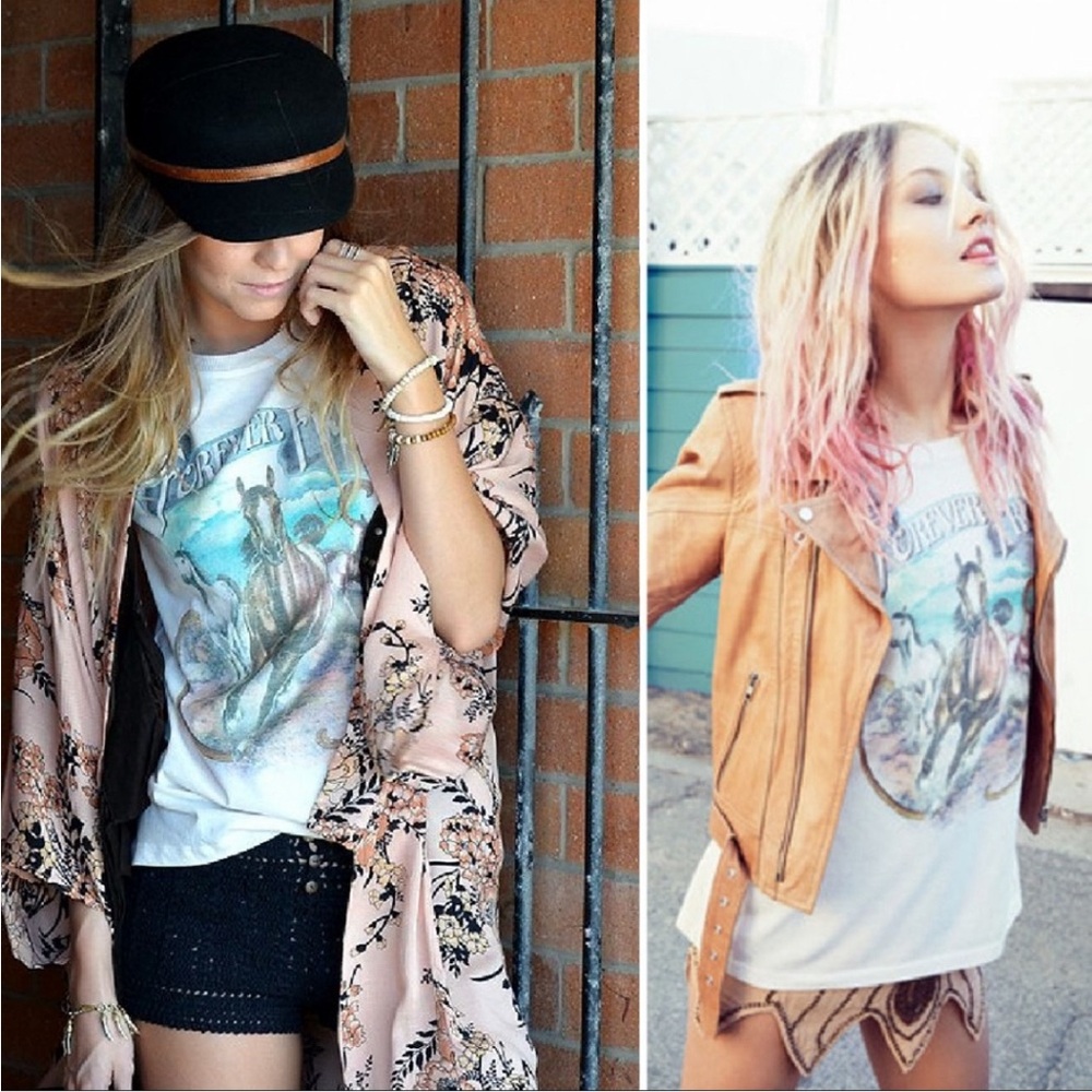Spell White Graphic Tee with Horse Print - Picture 4 of 9
